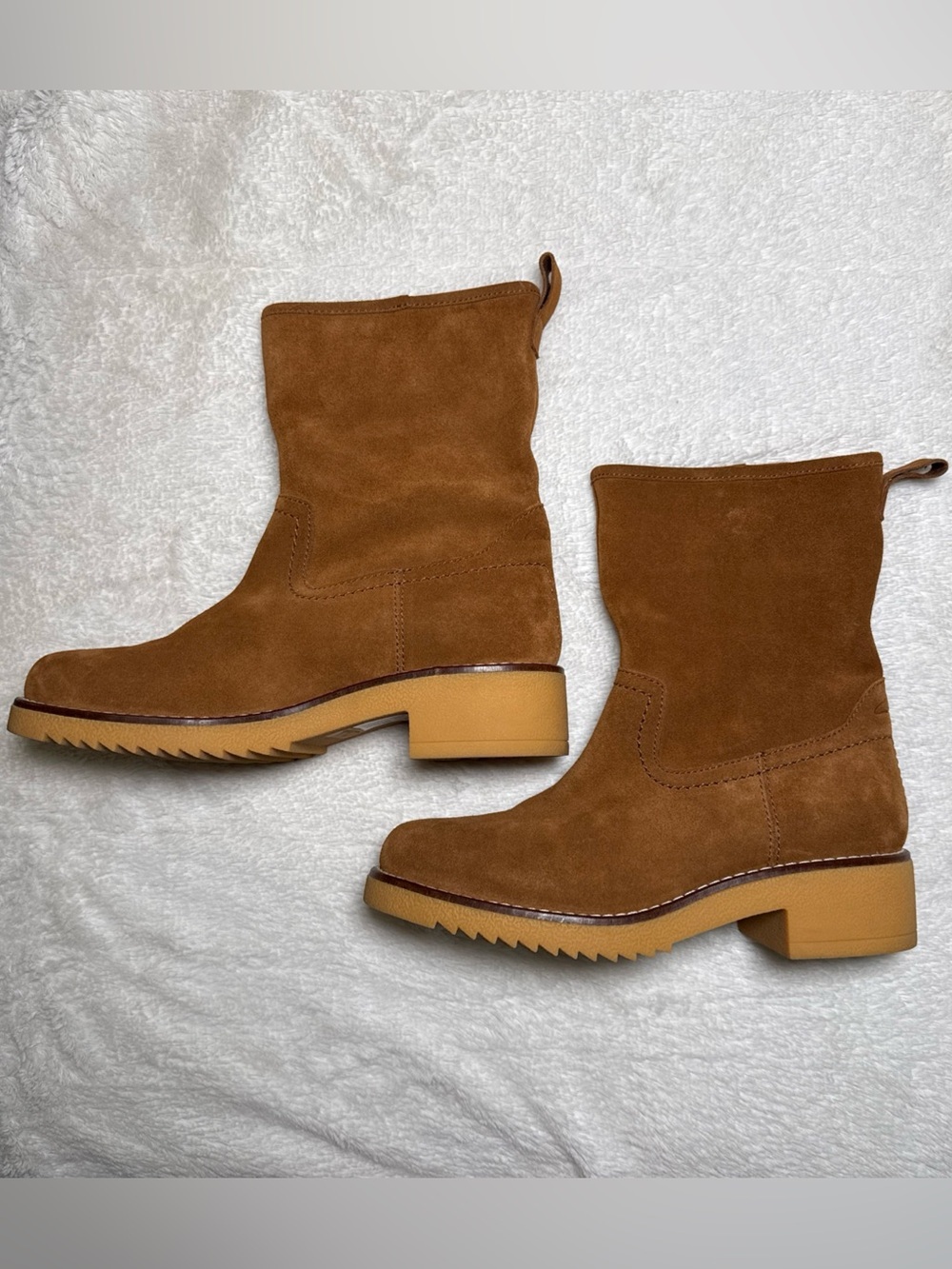 Clarks Eden Mid Hi Boot Dark Tan Suede Womens Size 7 Leather Lug Sole Pull On - Picture 2 of 10